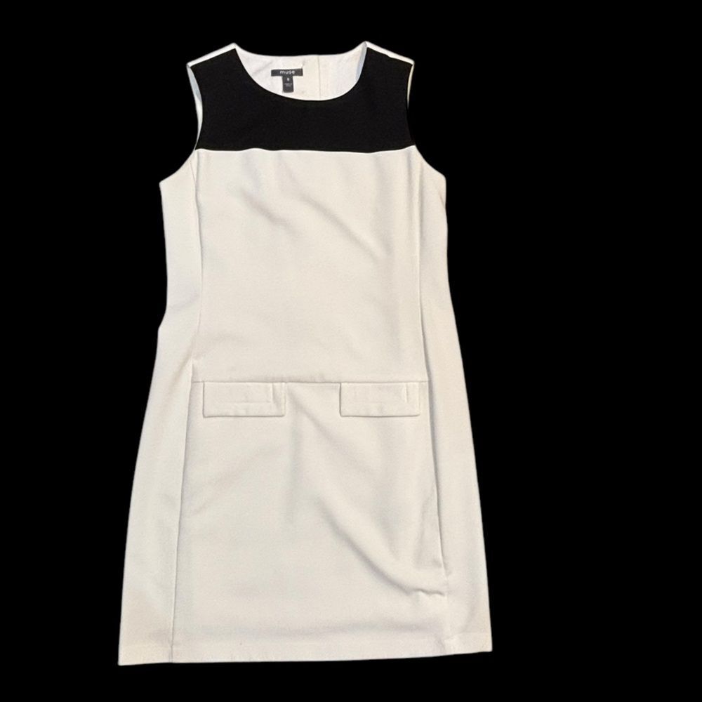 Women's Monochrome Black/ White Mini Dress w/ Buttons & Pockets by Muse-size 8